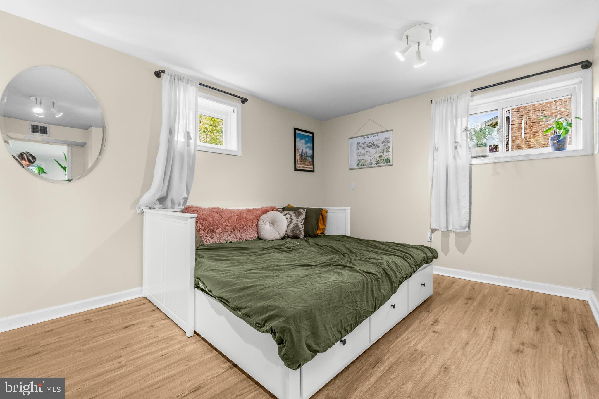 COLLEGE PARK WOODS - Residential