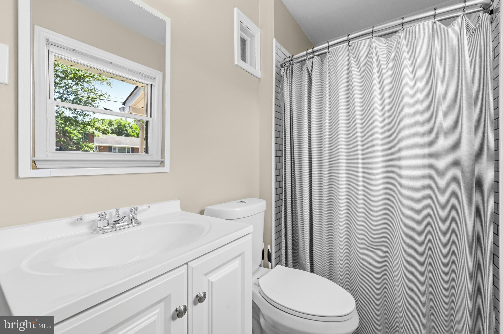 COLLEGE PARK WOODS - Residential