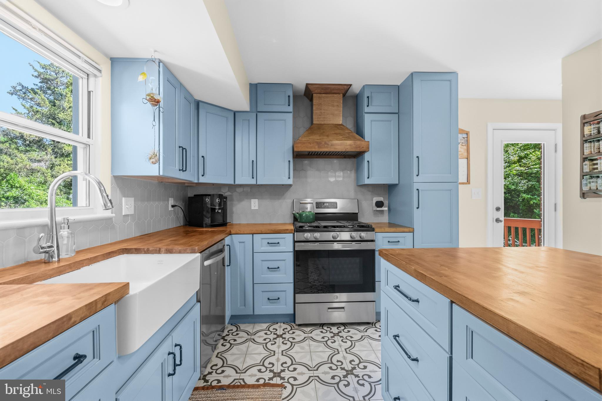 COLLEGE PARK WOODS - Residential