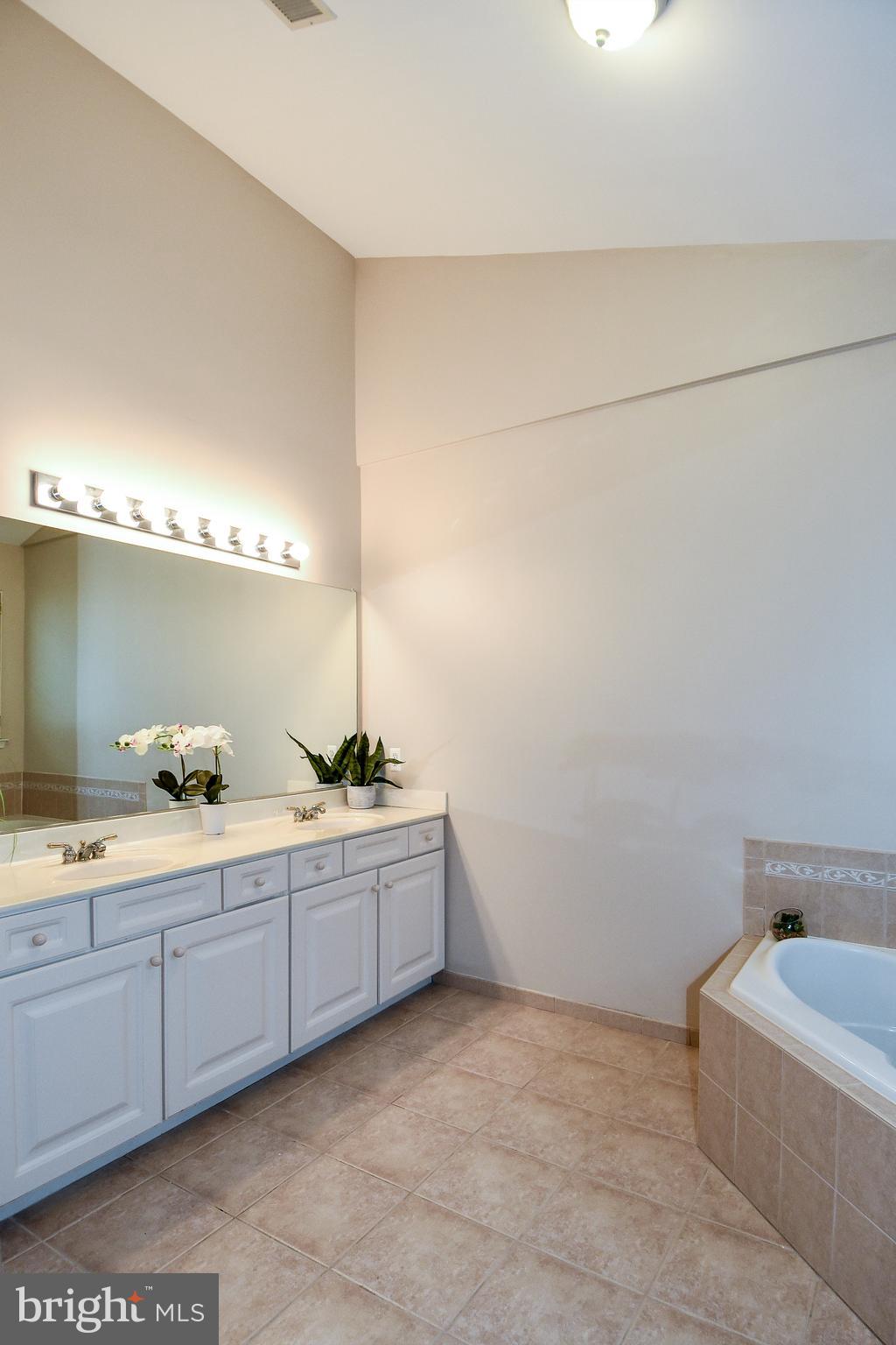 FOUR SEASONS IN HISTORIC VIRGINIA - Residential Lease