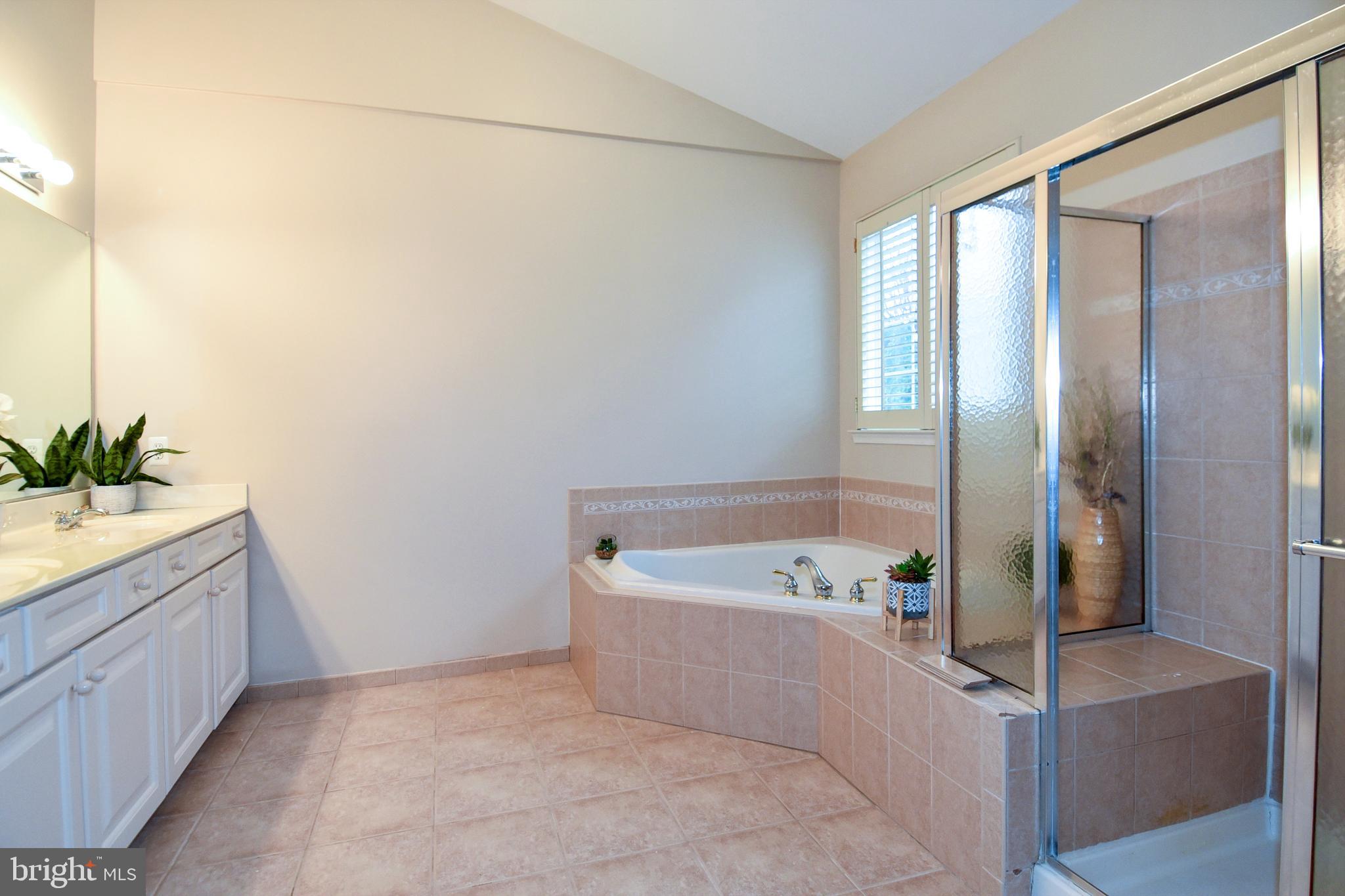 FOUR SEASONS IN HISTORIC VIRGINIA - Residential Lease