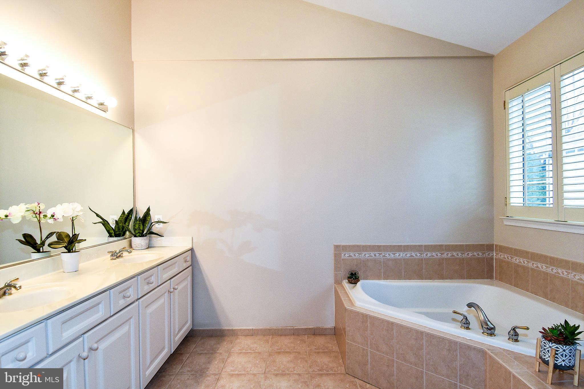 FOUR SEASONS IN HISTORIC VIRGINIA - Residential Lease