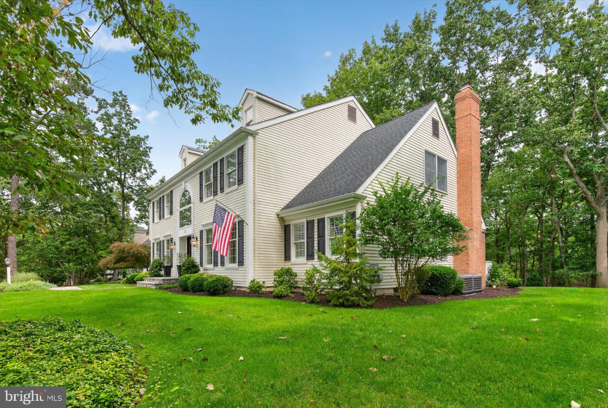 5 IRONGATE LANE