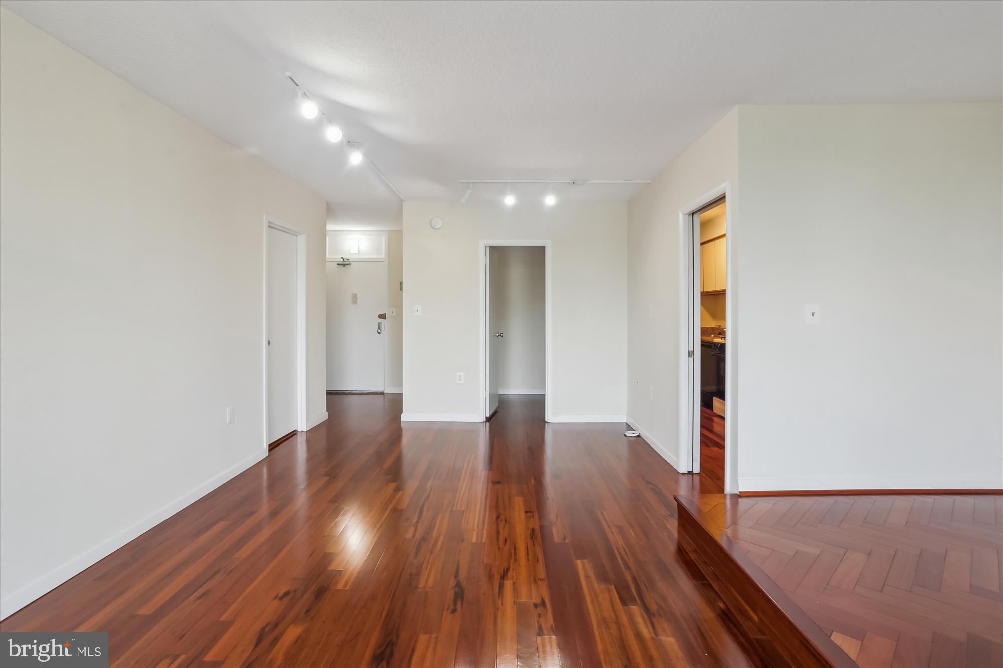 RIVIERA OF CHEVY CHASE - Residential