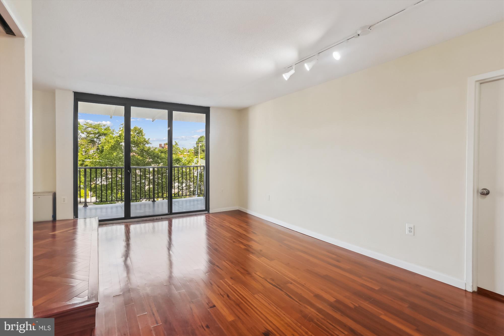 RIVIERA OF CHEVY CHASE - Residential