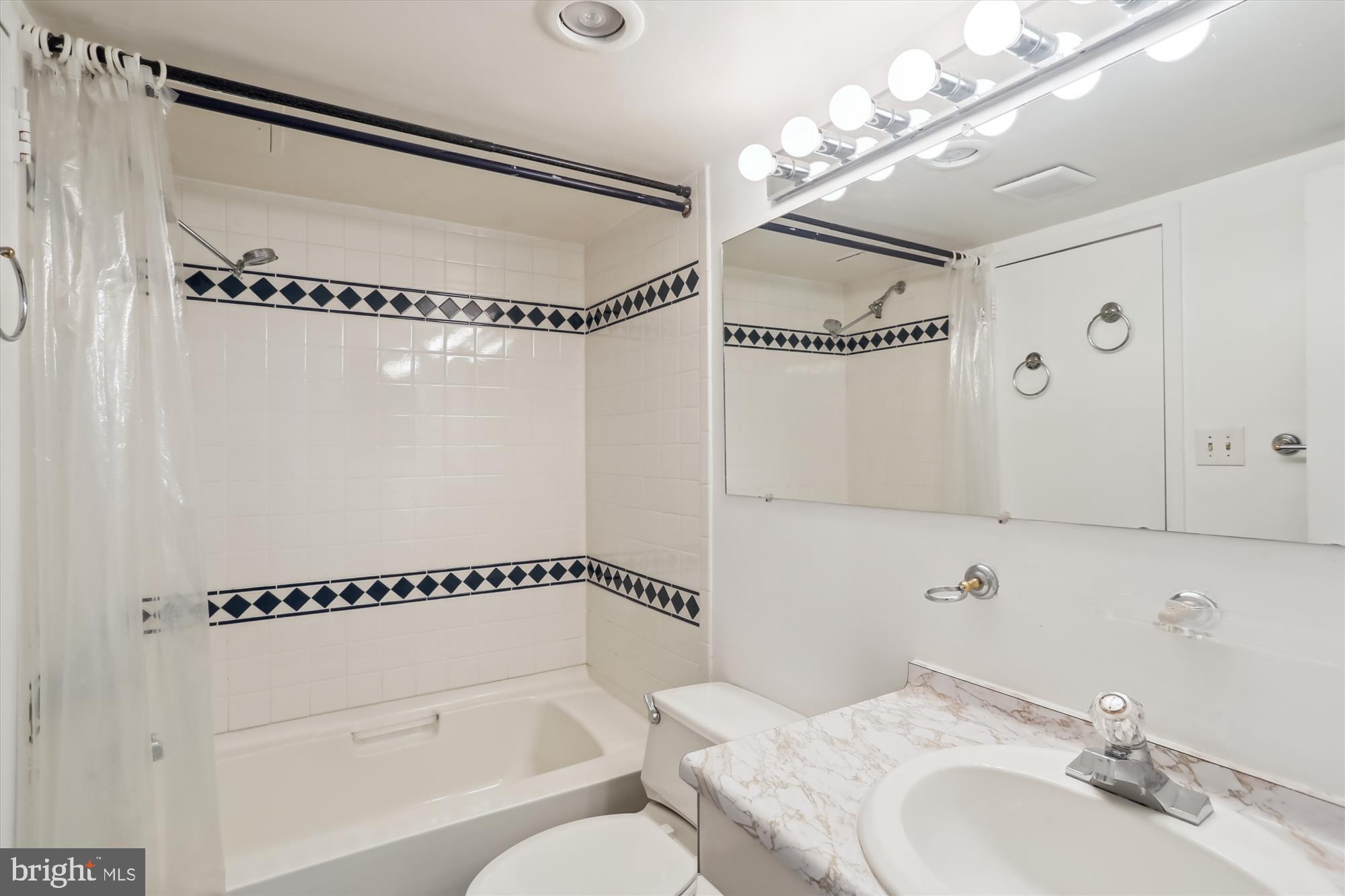 RIVIERA OF CHEVY CHASE - Residential