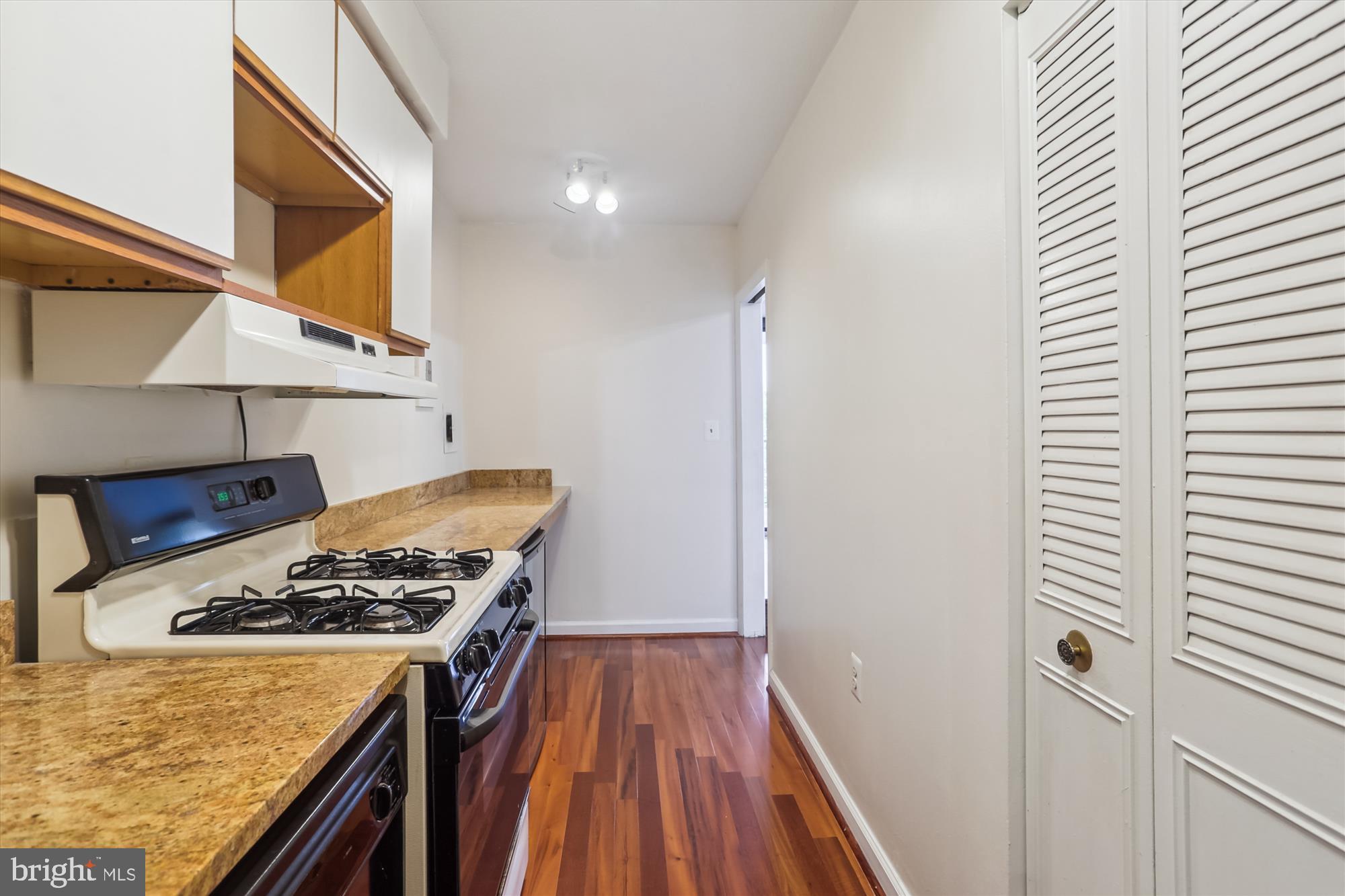 RIVIERA OF CHEVY CHASE - Residential