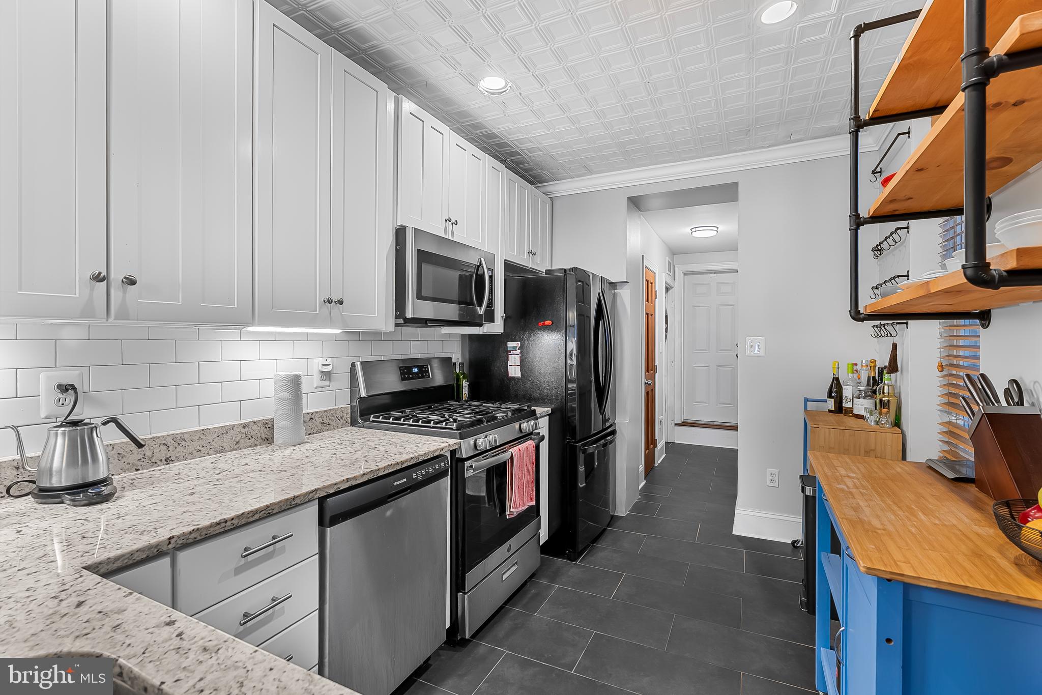RIVERSIDE - Residential Lease
