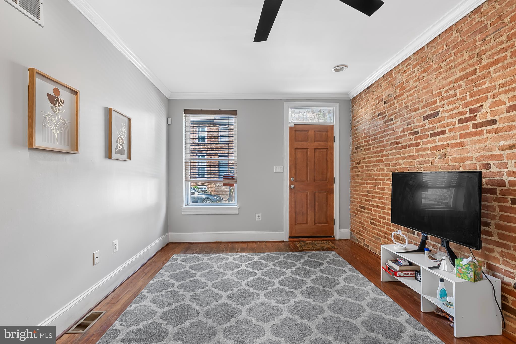RIVERSIDE - Residential Lease