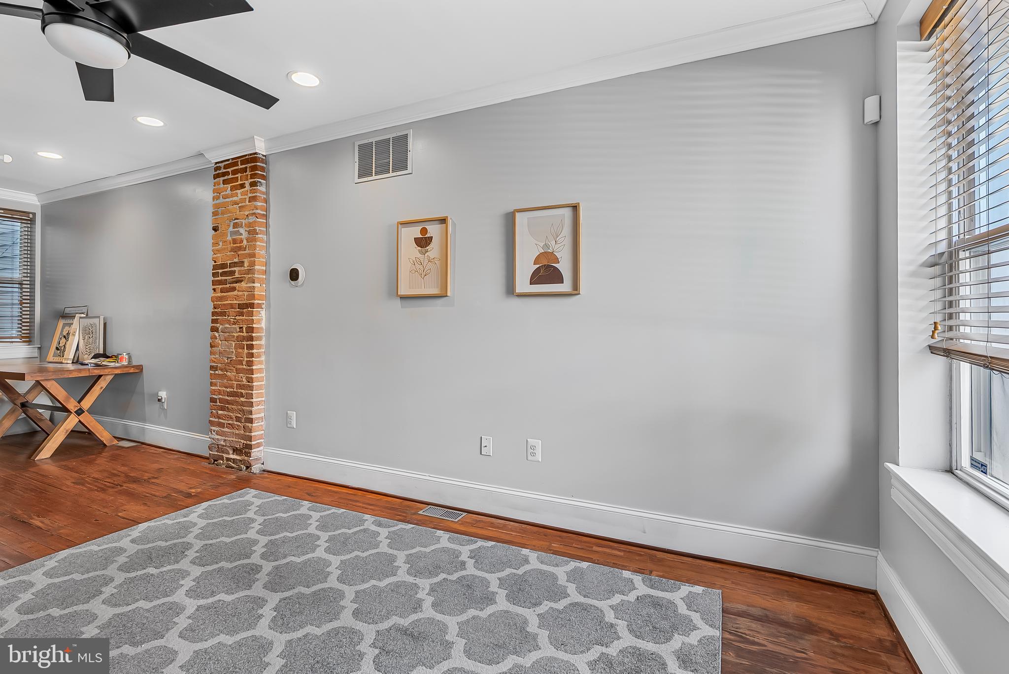 RIVERSIDE - Residential Lease