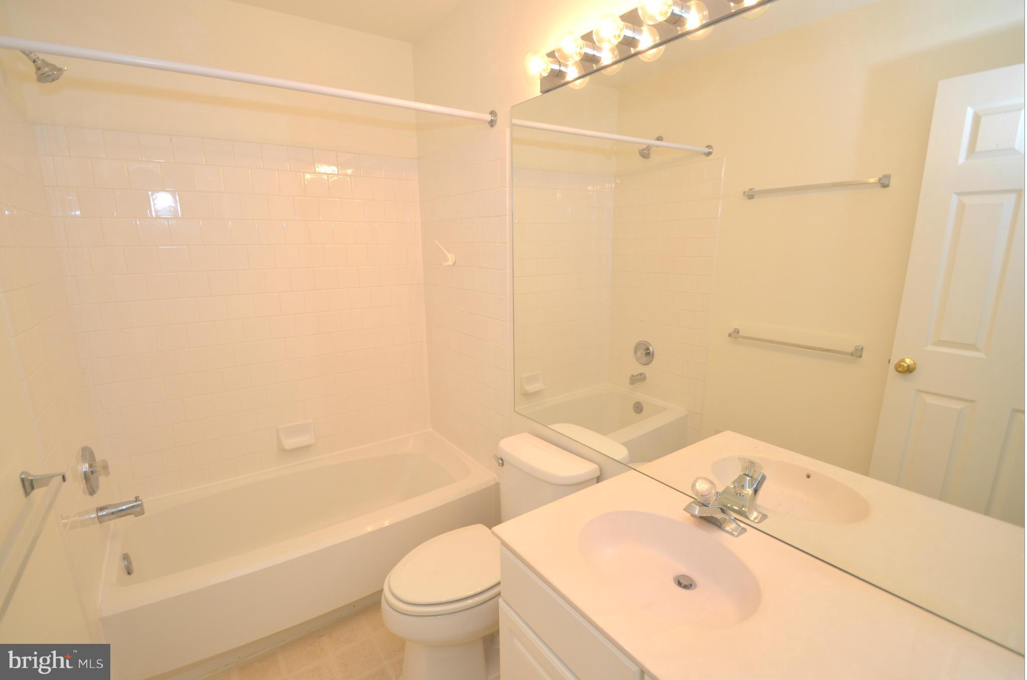 ISLAND CREEK - Residential Lease