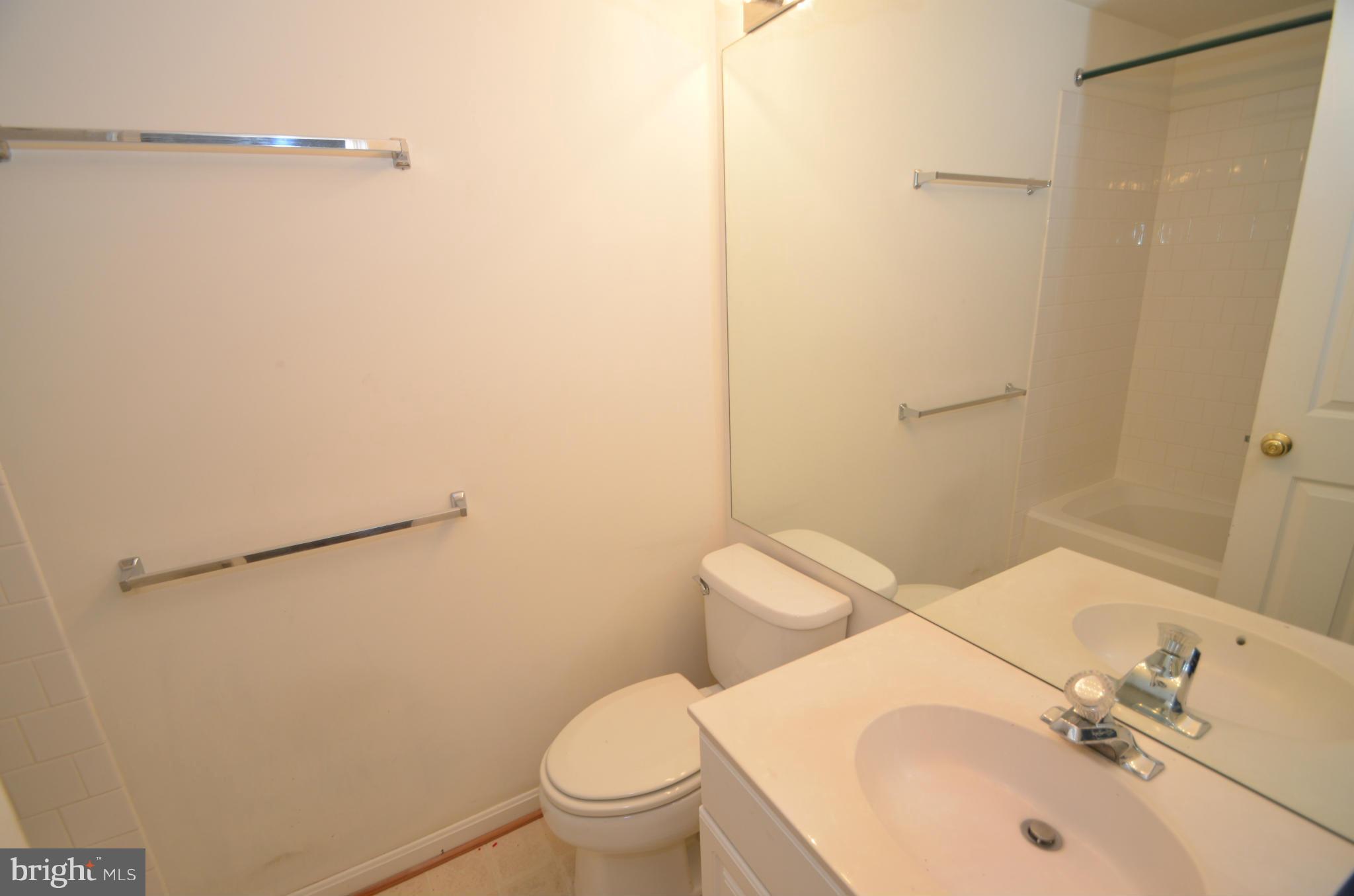 ISLAND CREEK - Residential Lease