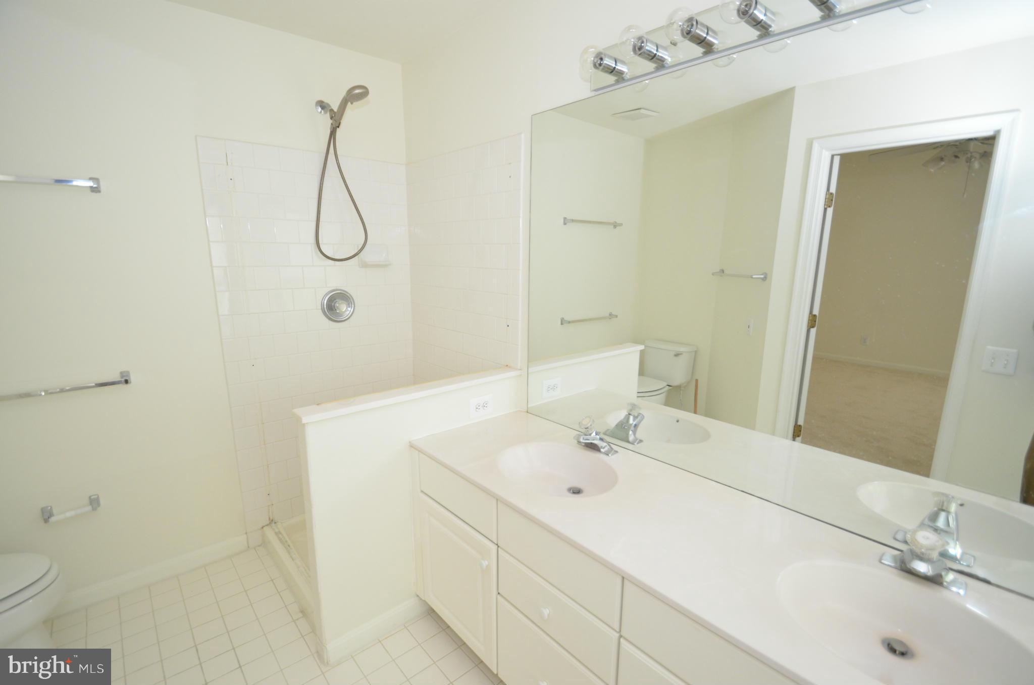 ISLAND CREEK - Residential Lease