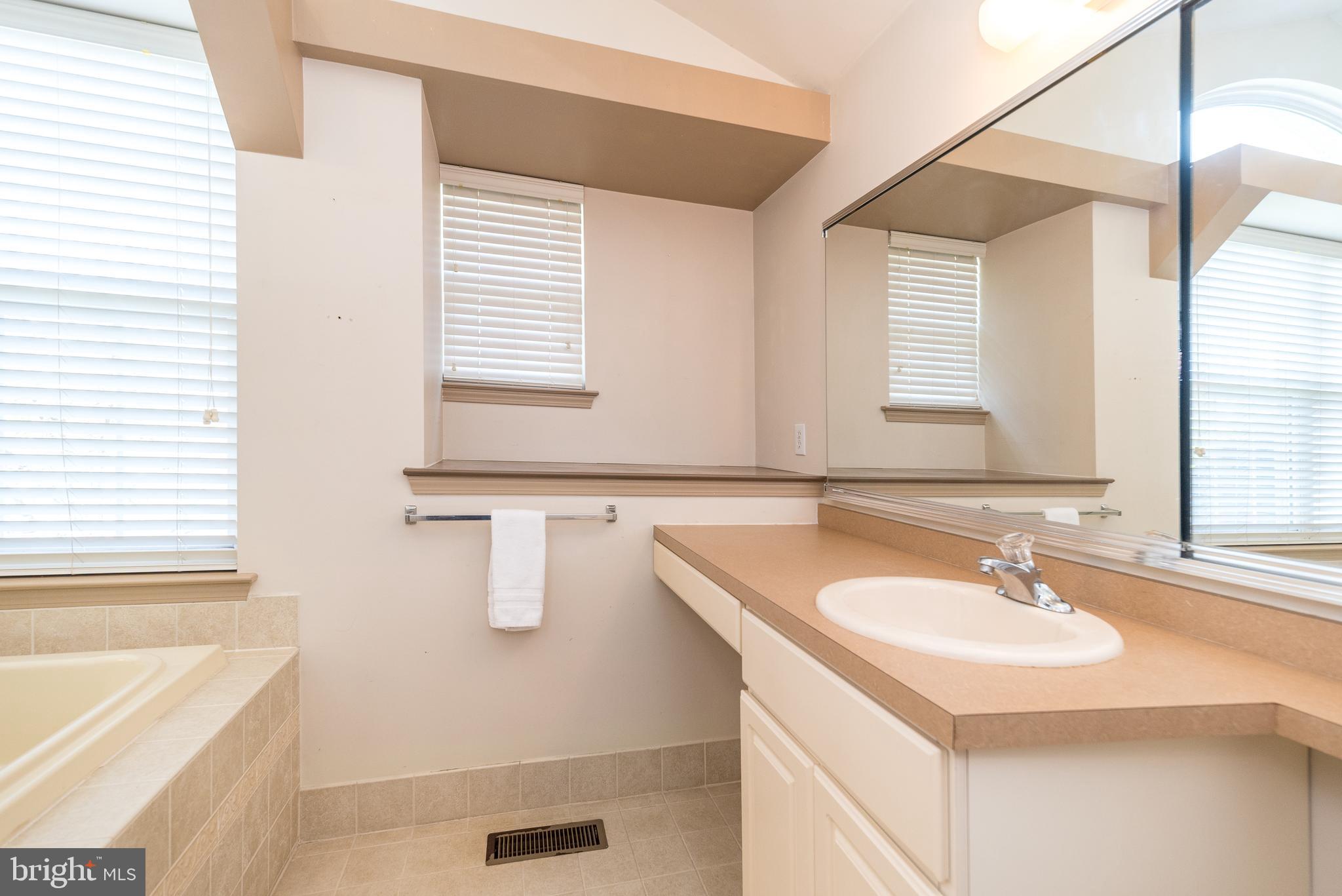 WHISPER RIDGE S - Residential