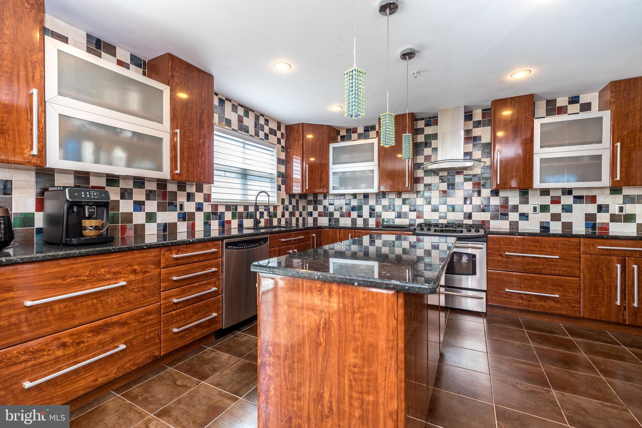 WHISPER RIDGE S - Residential