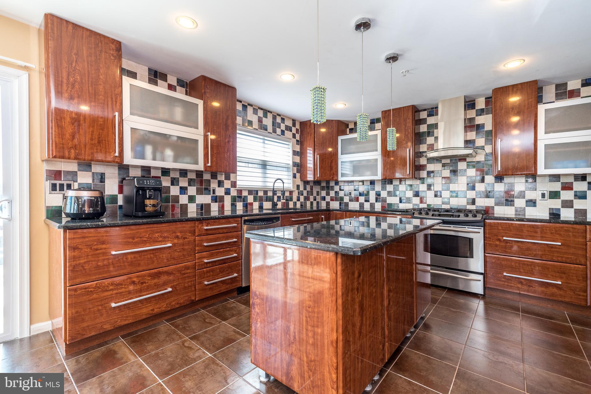 WHISPER RIDGE S - Residential