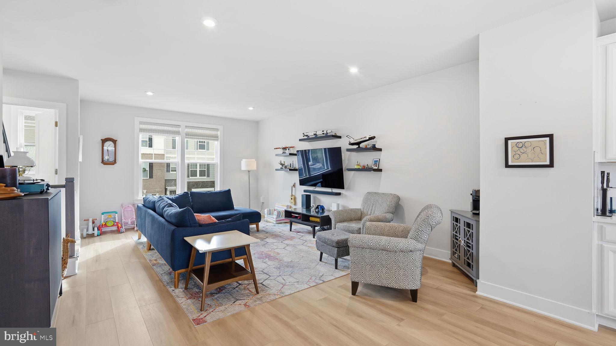 BRADLEY SQUARE - Residential