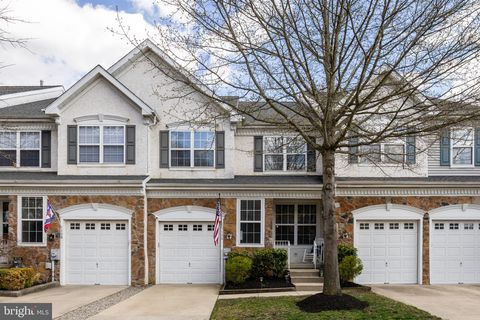 Townhouse For Sale - 106 Weaver Drive<br/> MARLTON, NJ 08053