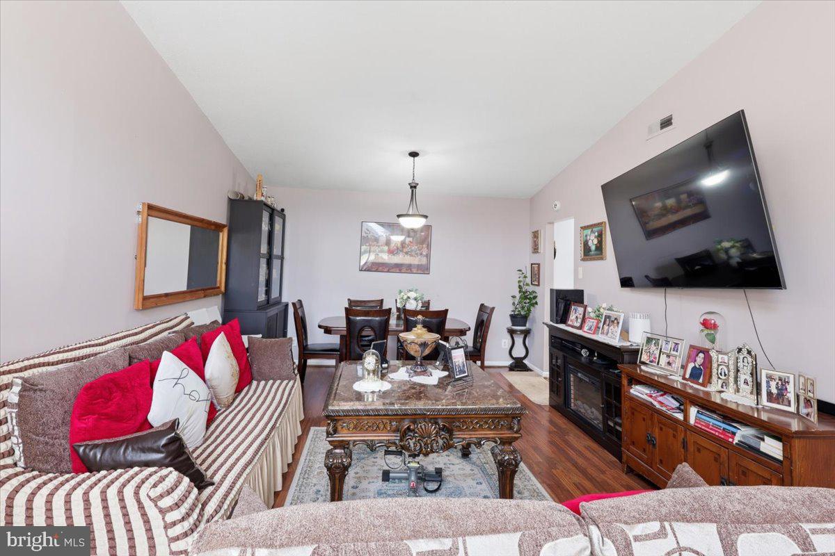 GLEN ORA PLAT THREE - Residential