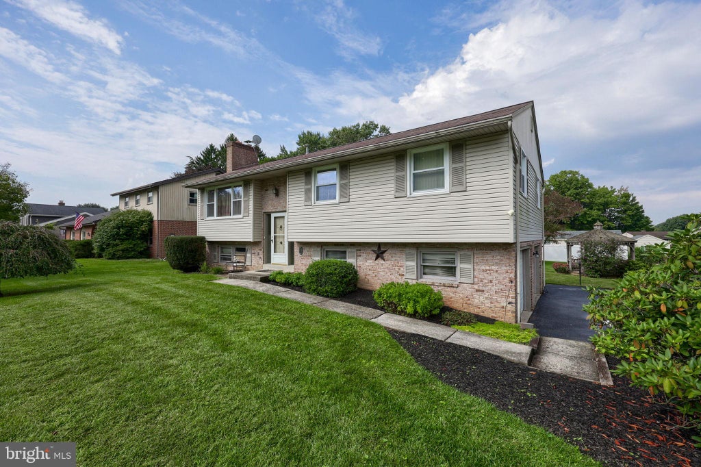 Photo of 762 Eastside Drive, LANDISVILLE, PA 17538 (MLS # PALA2095764)