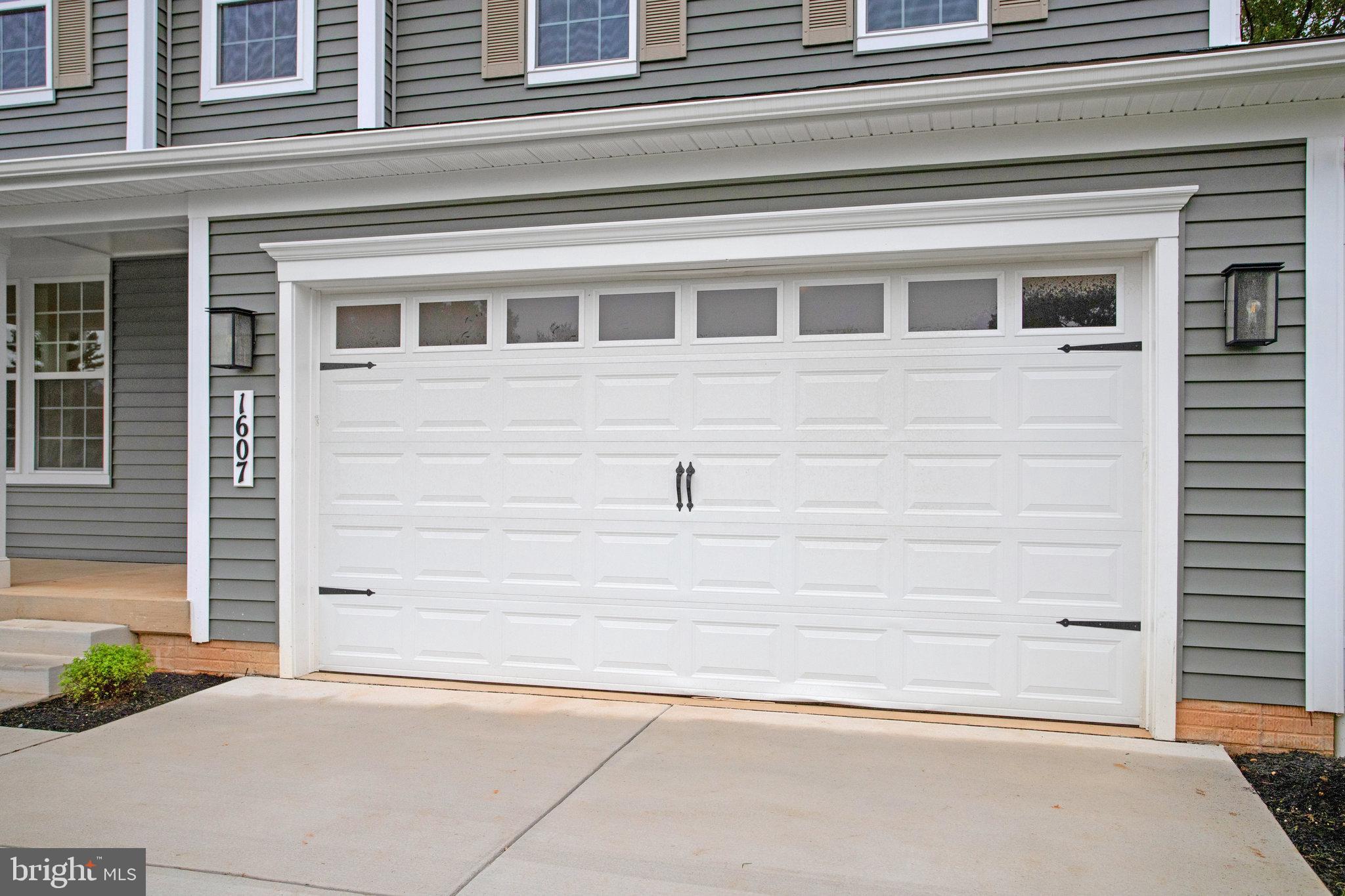 1607 SHADY TREE COURT