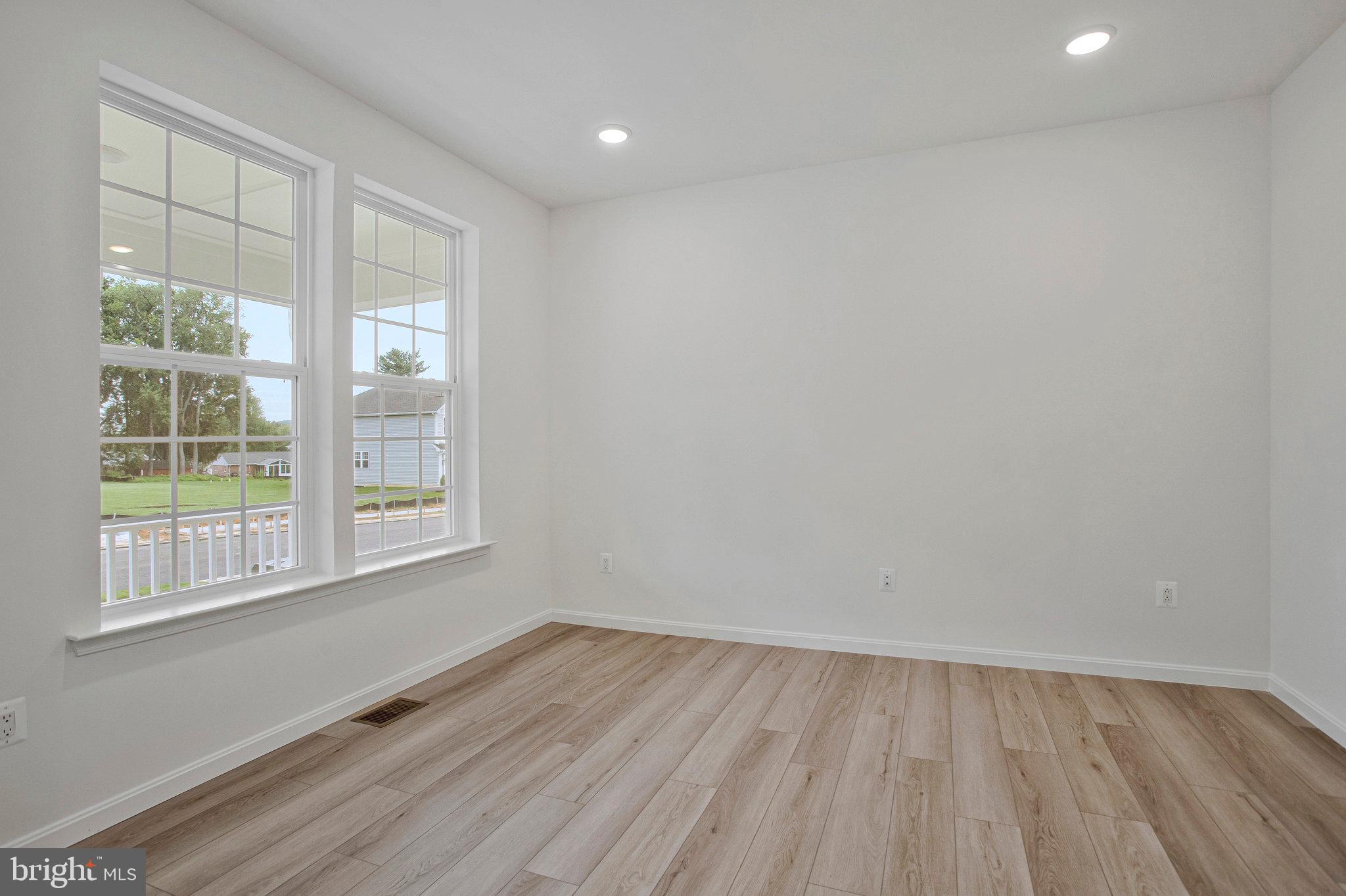 ROBERTS CROSSING - Residential