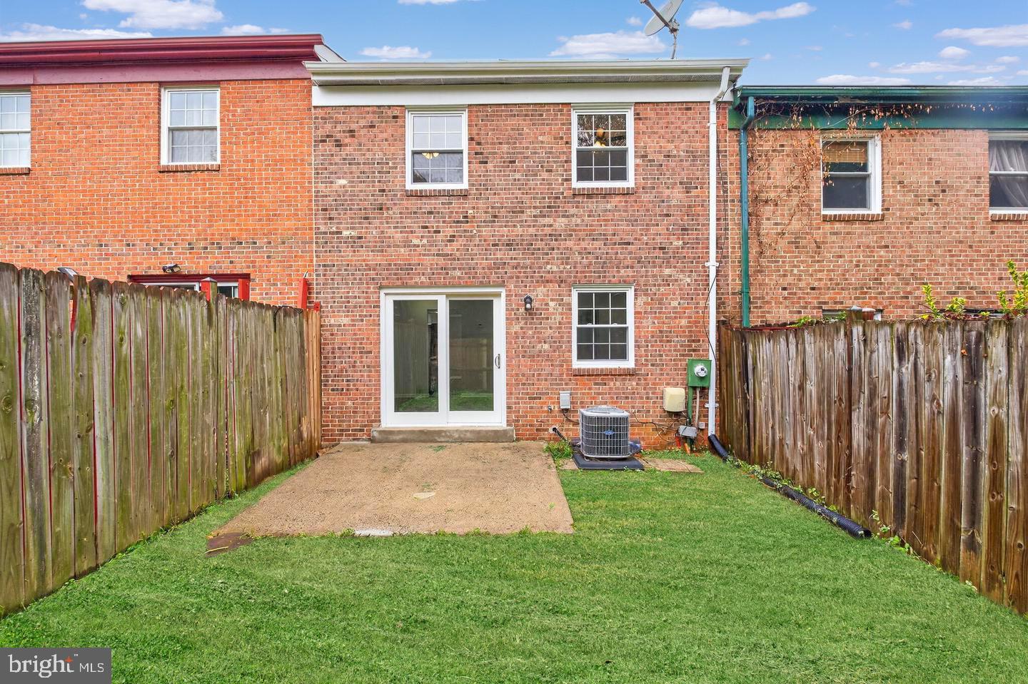 SOUTHGATE WOODS TOWNHOUSES - Residential