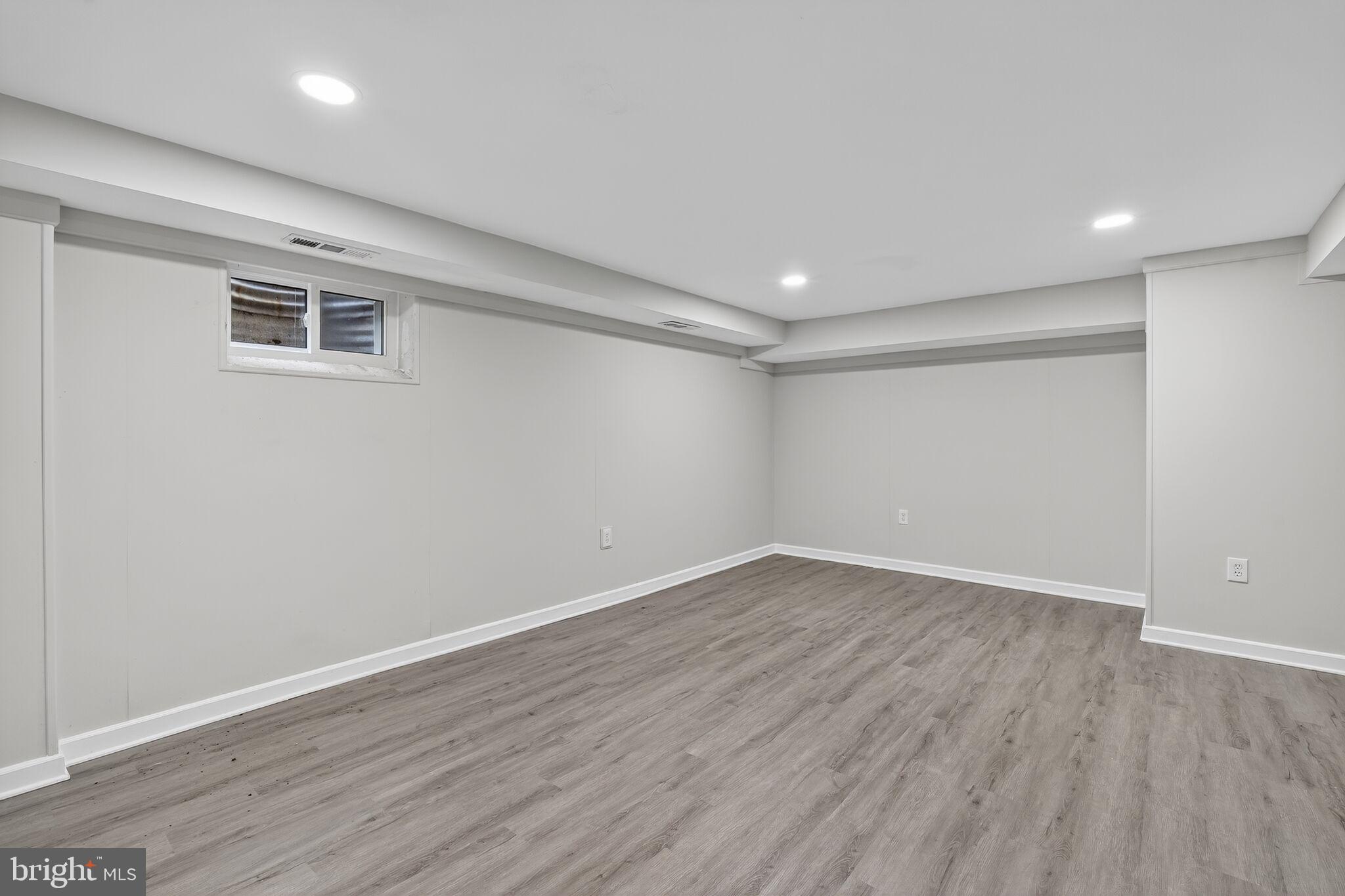 SOUTHGATE WOODS TOWNHOUSES - Residential