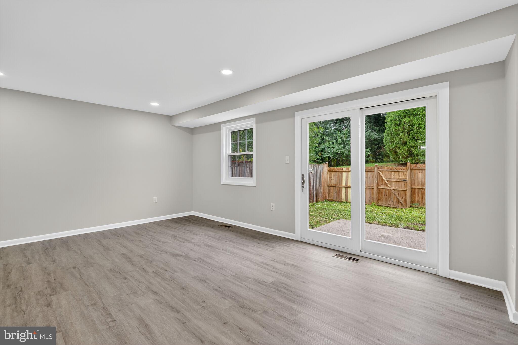 SOUTHGATE WOODS TOWNHOUSES - Residential