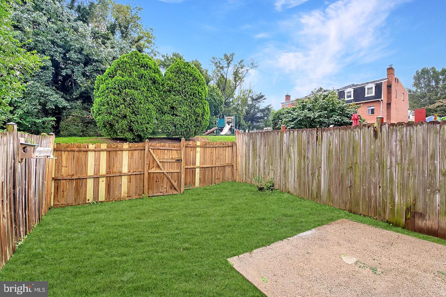 SOUTHGATE WOODS TOWNHOUSES - Residential