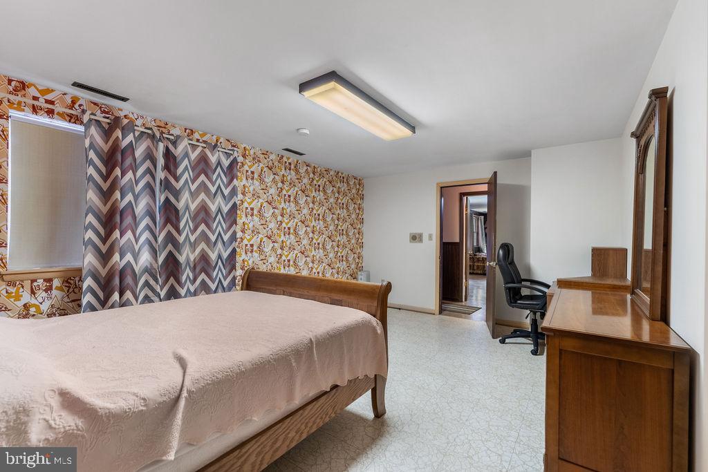 SPRING GARDEN ESTATES - Residential Lease