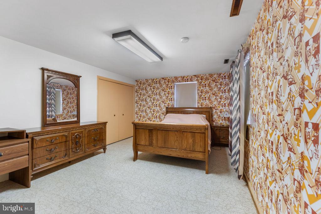 SPRING GARDEN ESTATES - Residential Lease