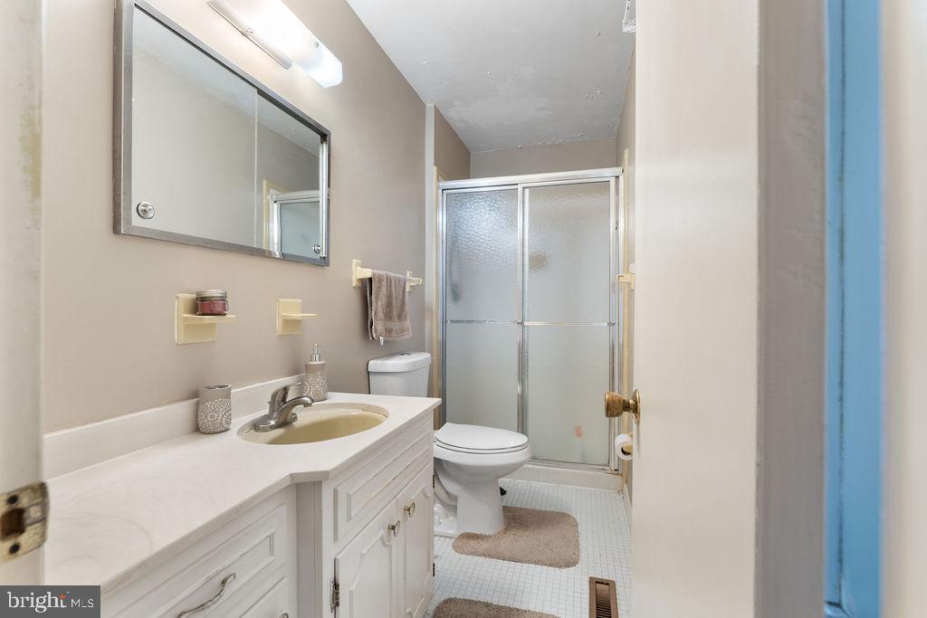 SPRING GARDEN ESTATES - Residential Lease