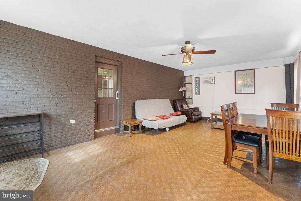 SPRING GARDEN ESTATES - Residential Lease