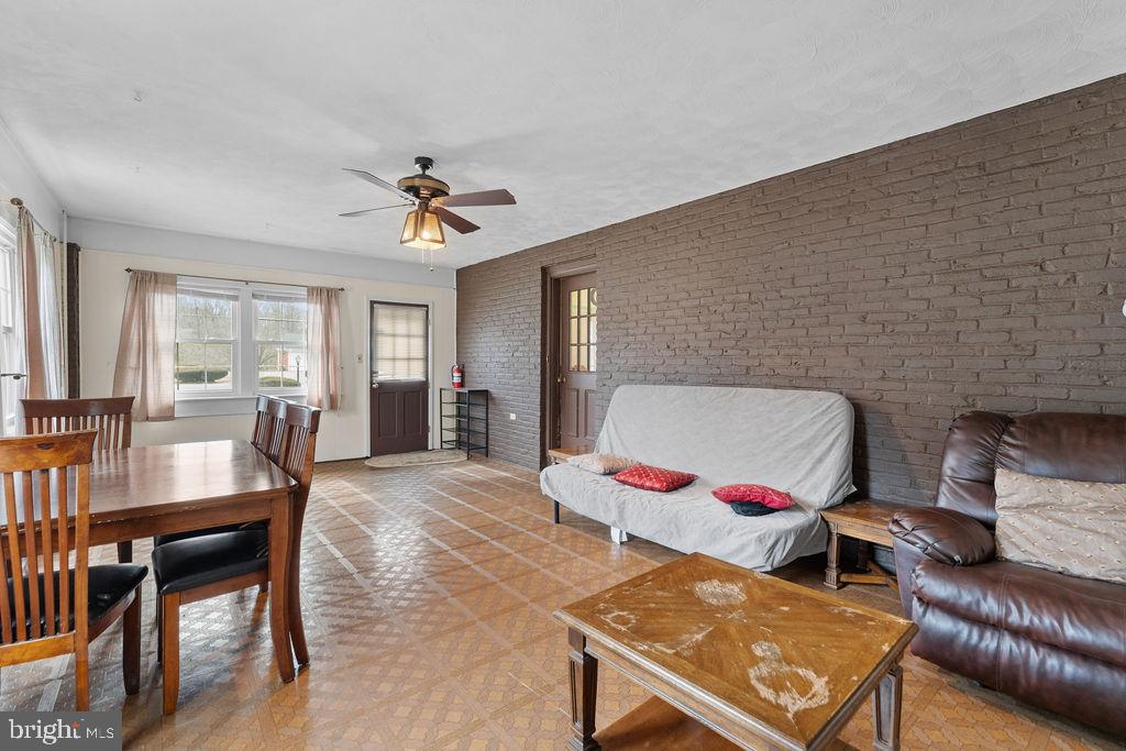 SPRING GARDEN ESTATES - Residential Lease