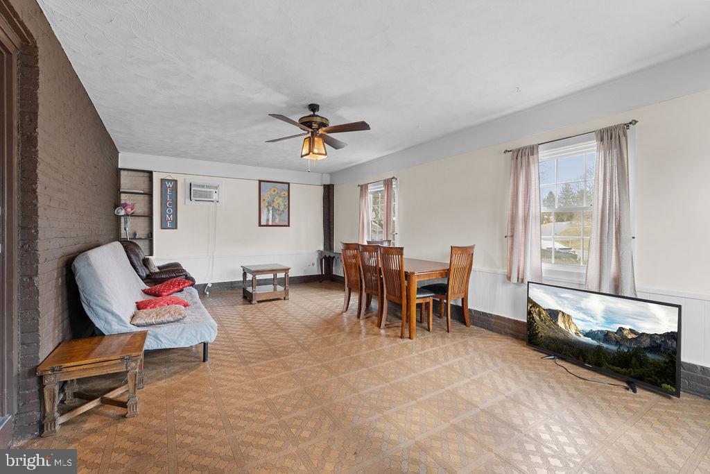 SPRING GARDEN ESTATES - Residential Lease