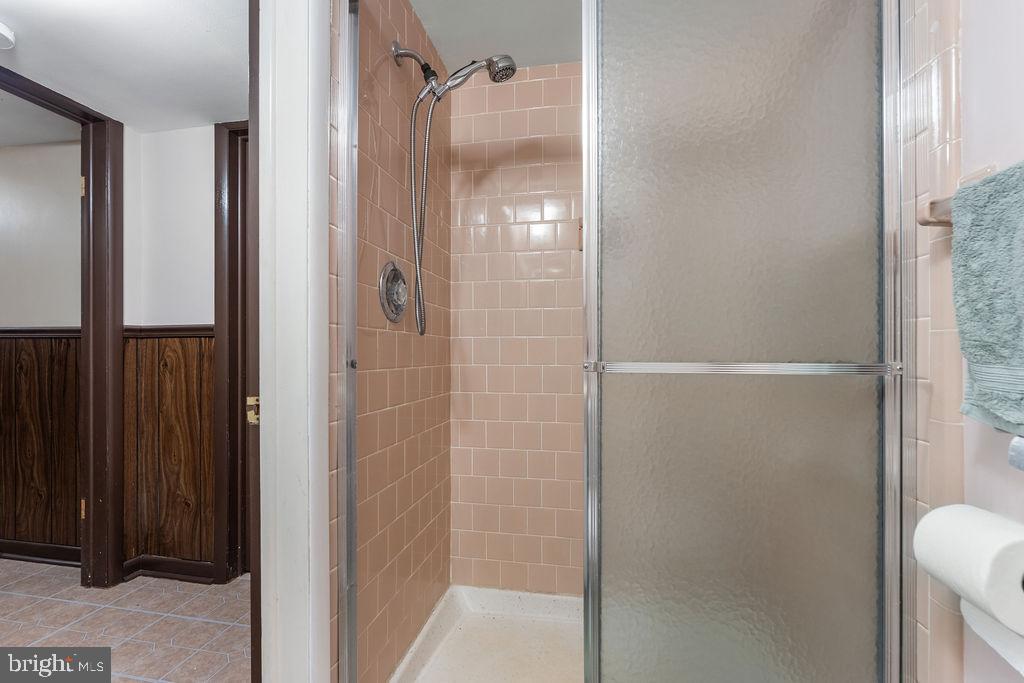 SPRING GARDEN ESTATES - Residential Lease