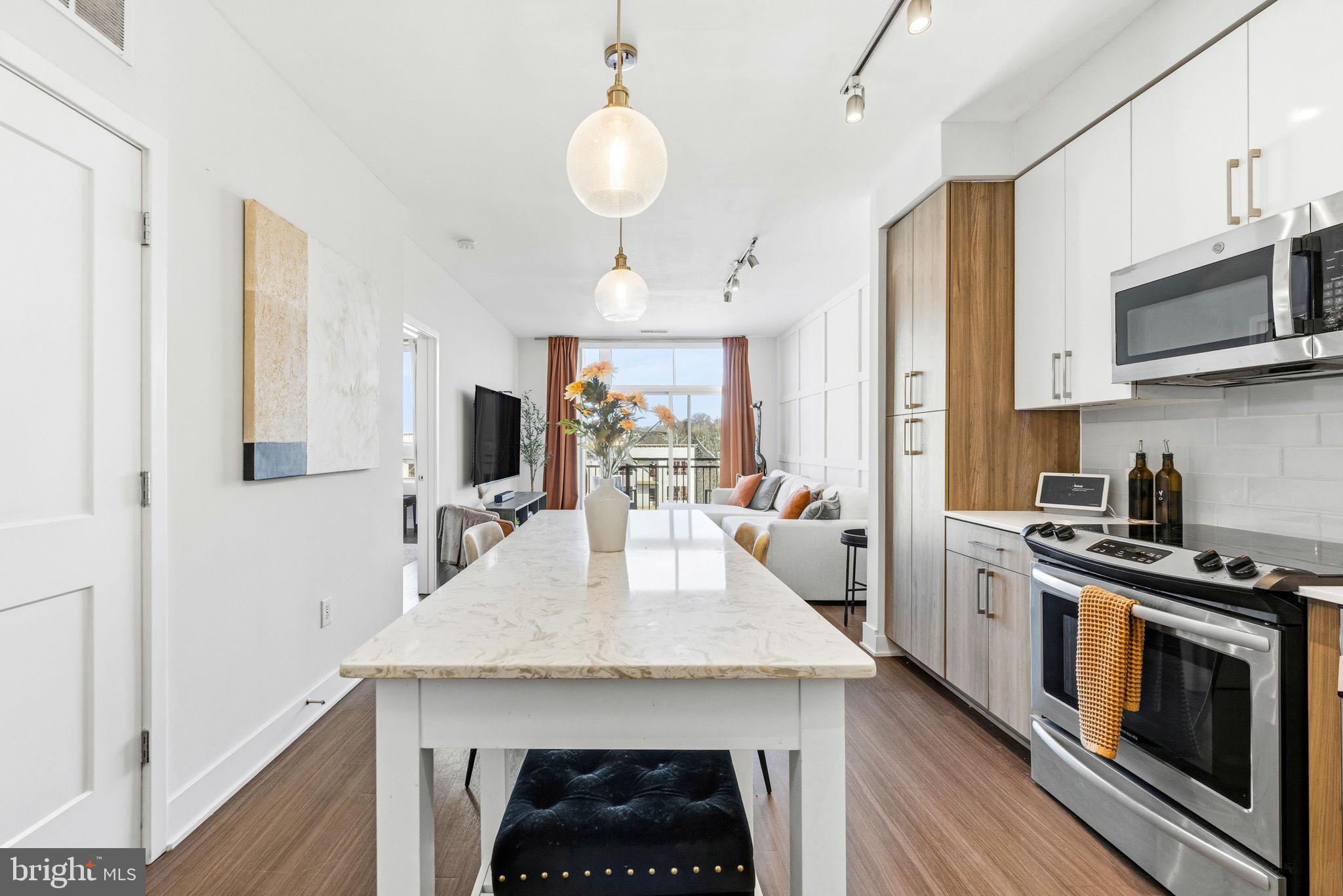 145 RIVERHAVEN DRIVE 557