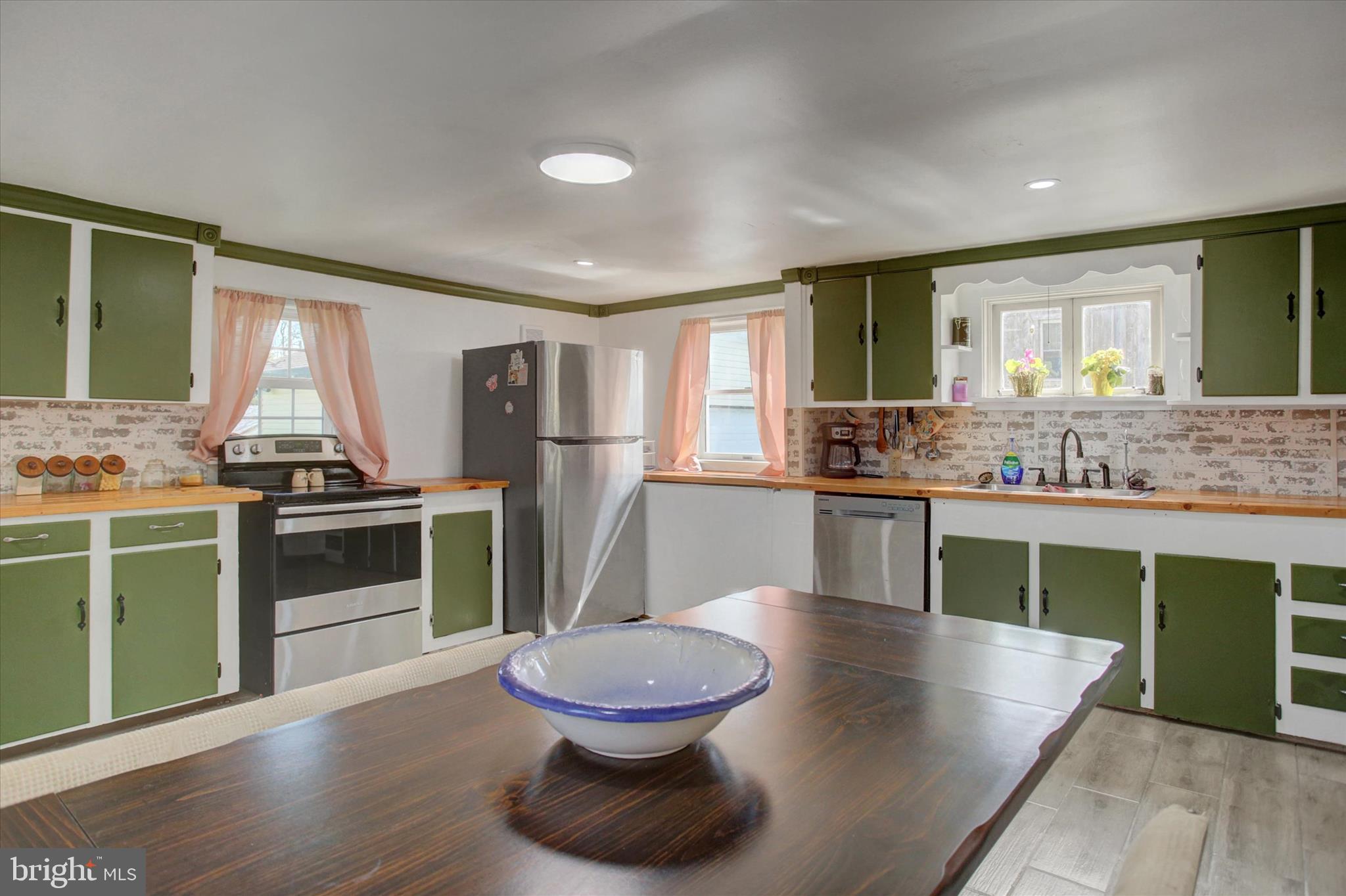 UPPER STRASBURG - Residential