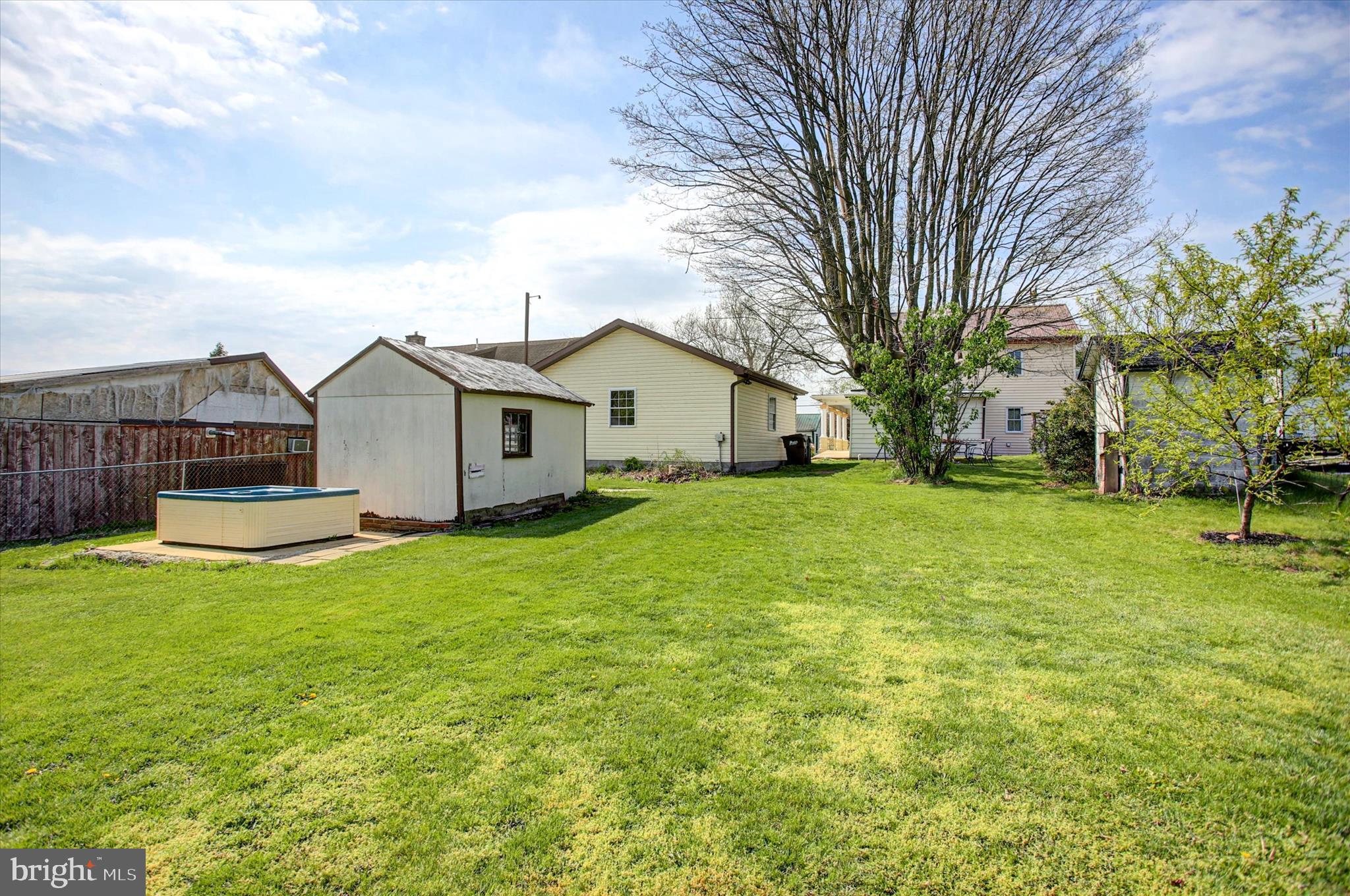 UPPER STRASBURG - Residential