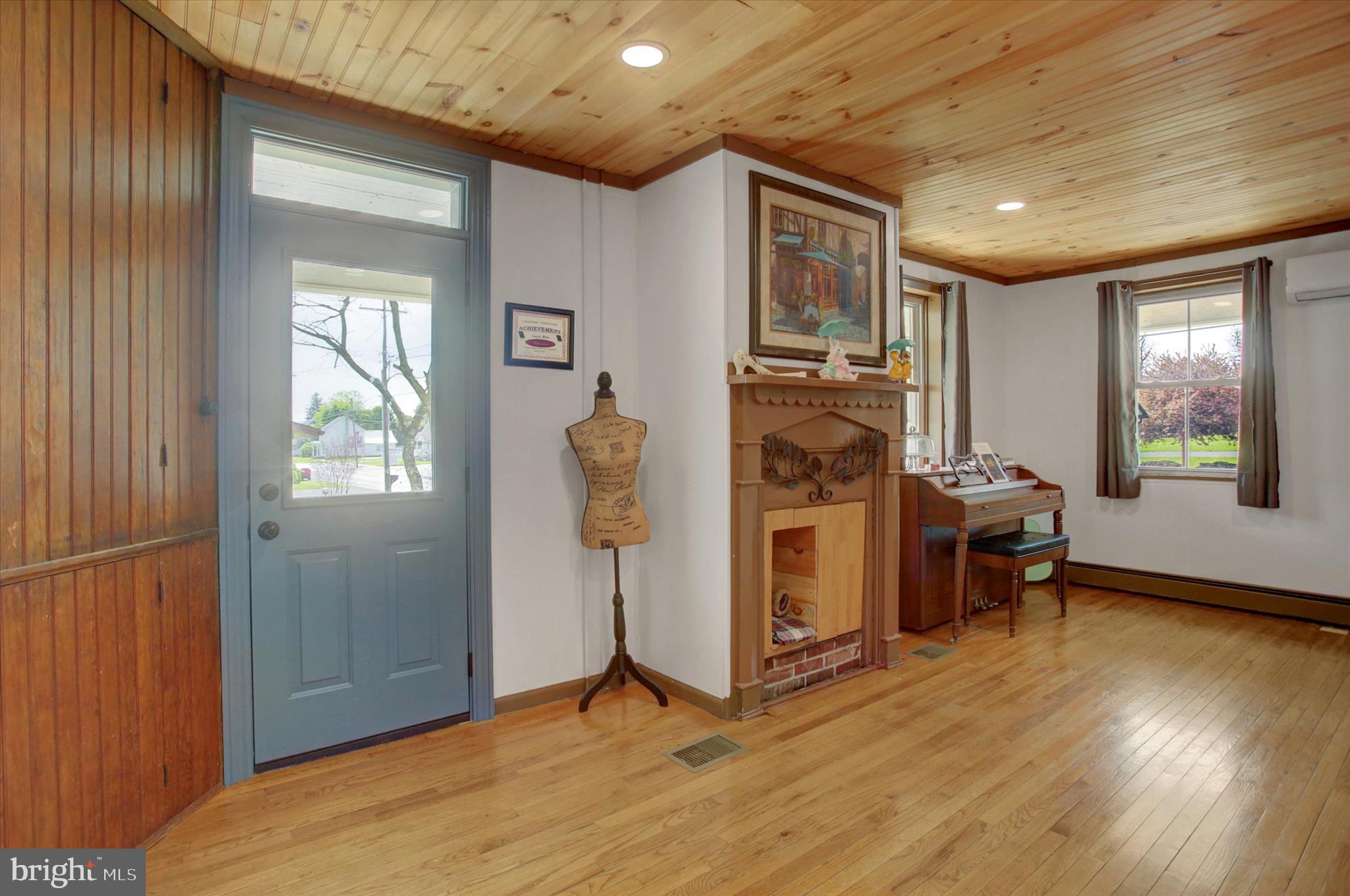 UPPER STRASBURG - Residential