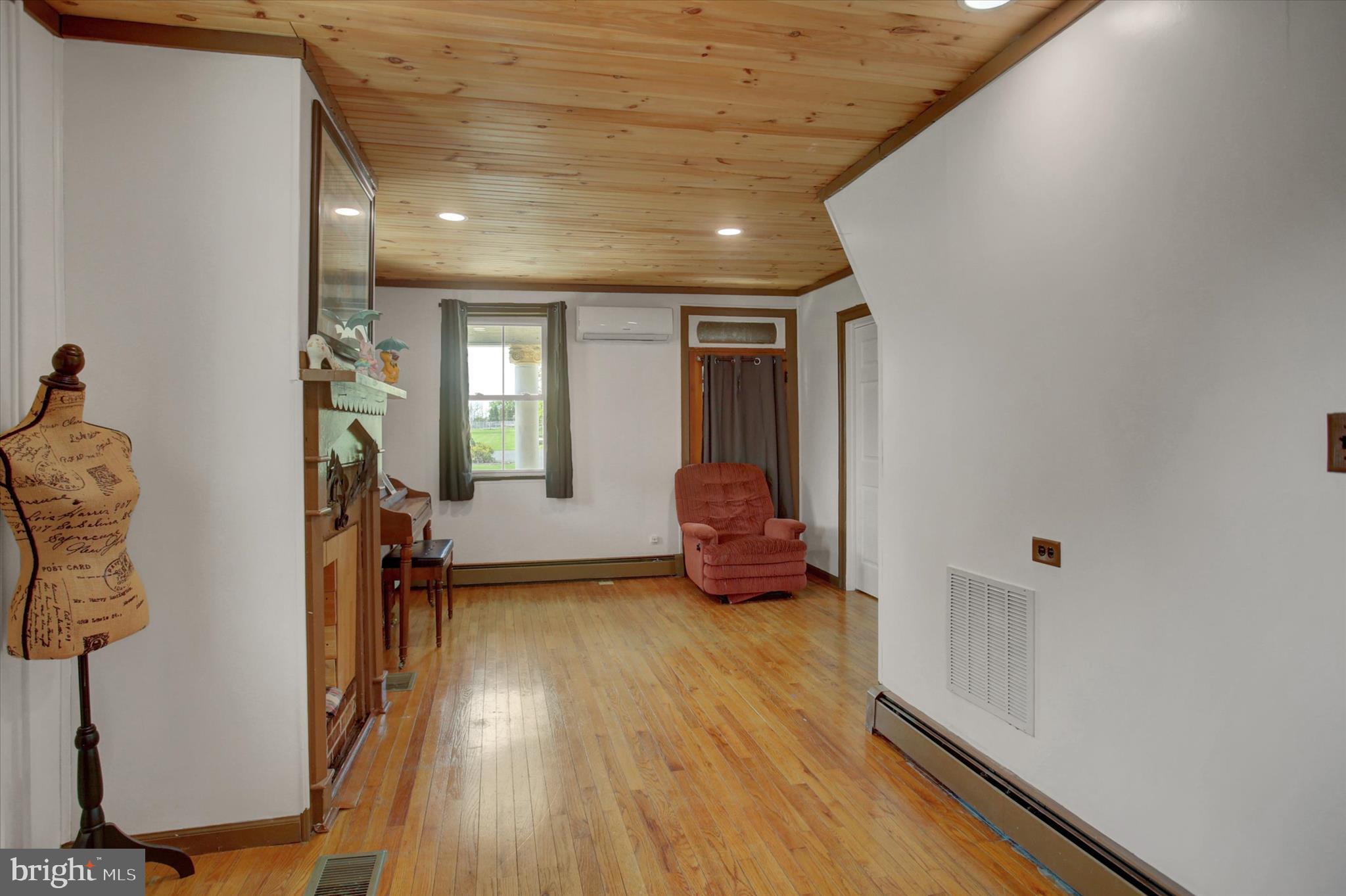 UPPER STRASBURG - Residential