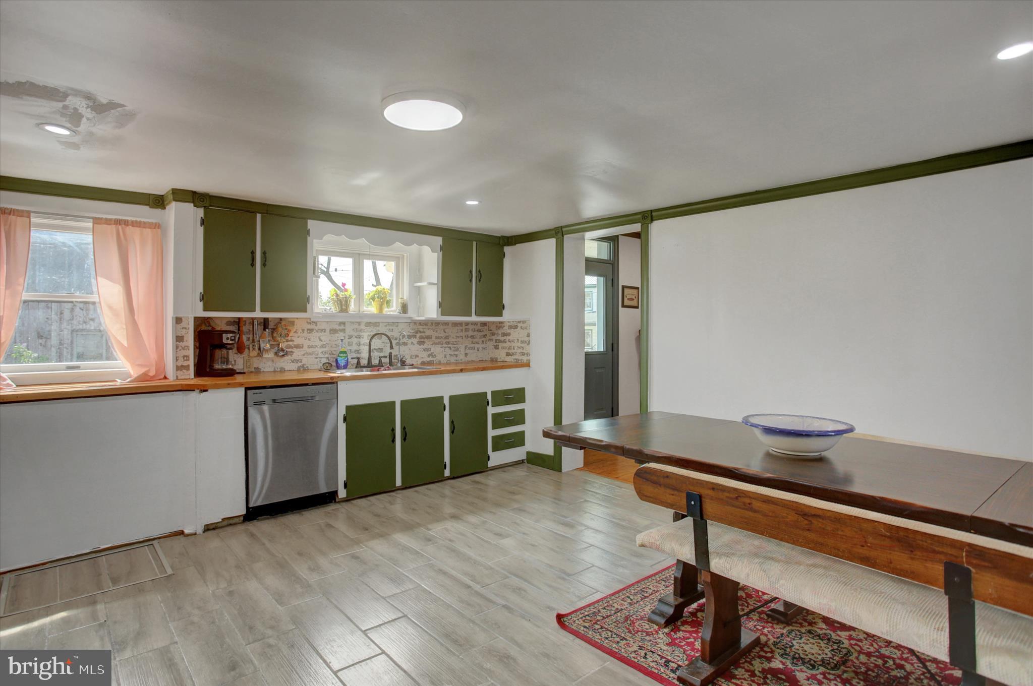 UPPER STRASBURG - Residential