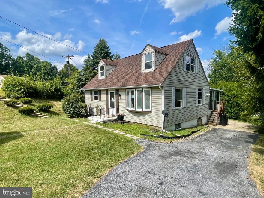 Seize the opportunity to own a detached home in the esteemed suburb of Tollgate. This property is ideally situated on a private and secluded corner lot. It features 5 bedrooms, including 2 conveniently located on the main level. Though it requires updating, it is competitively priced to sell. Subject to lender approval and Sold Strictly "AS-IS".