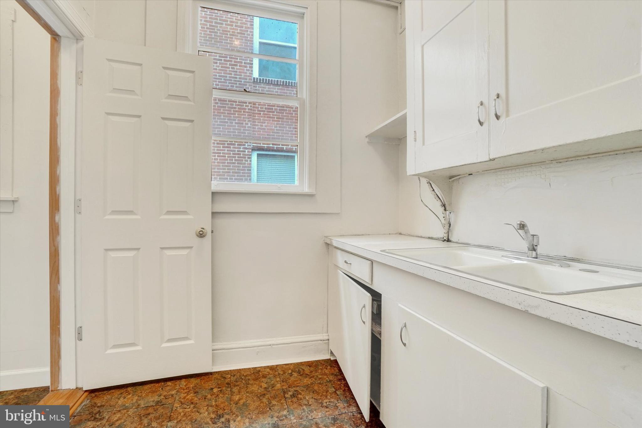 YORK CITY - Commercial Sale