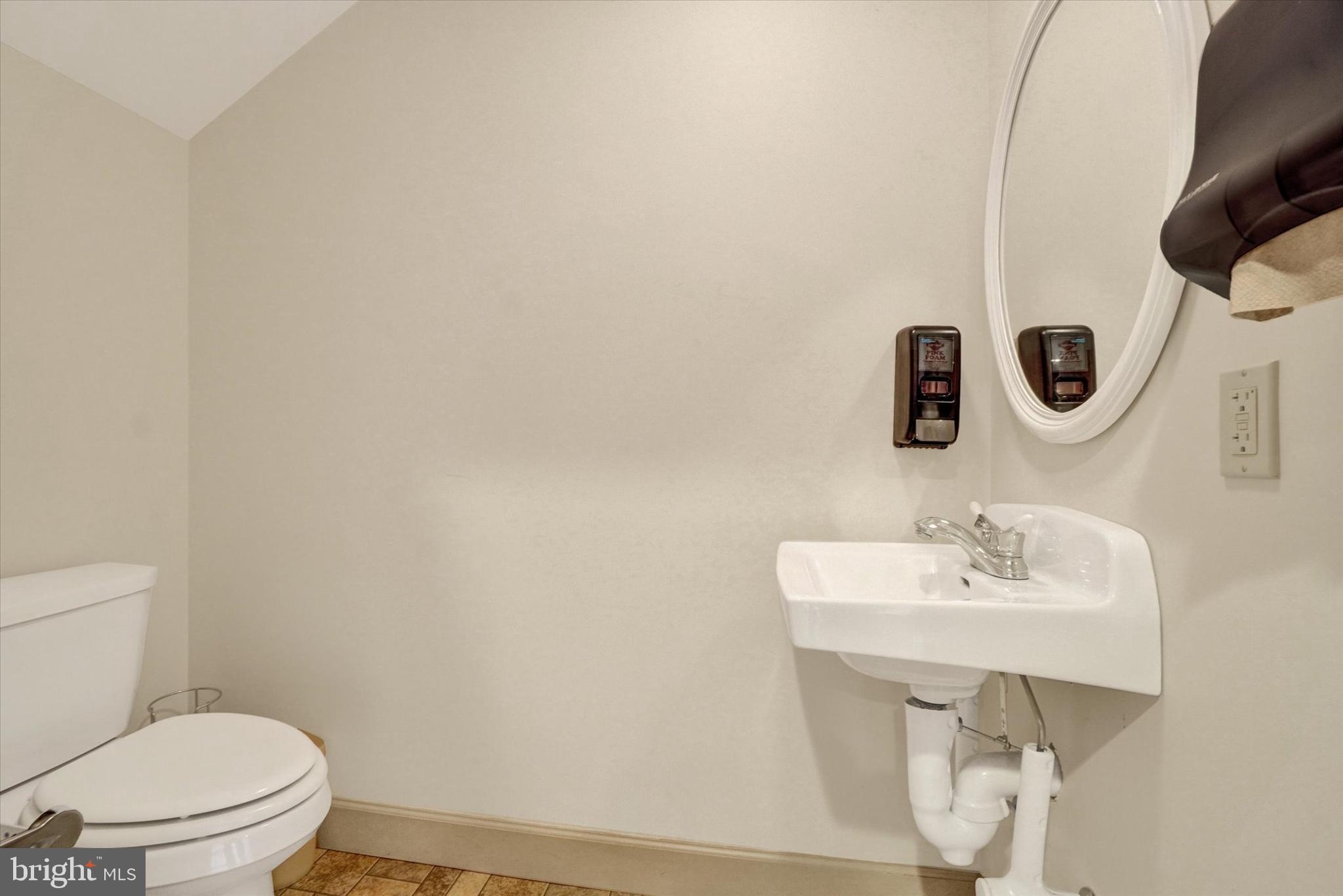 YORK CITY - Commercial Sale