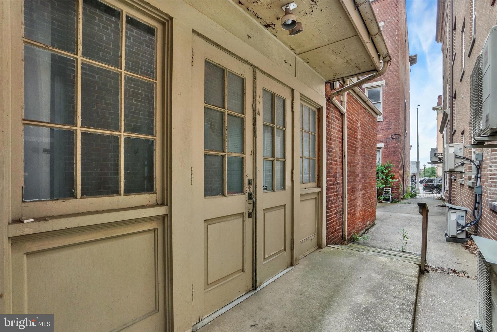 YORK CITY - Commercial Sale