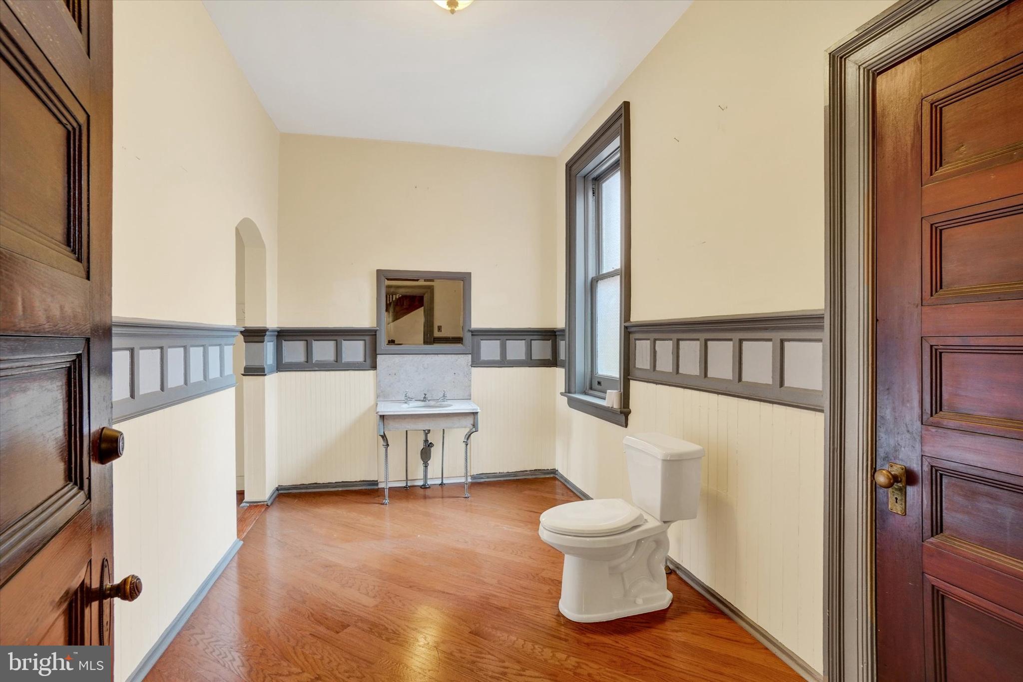 YORK CITY - Commercial Sale