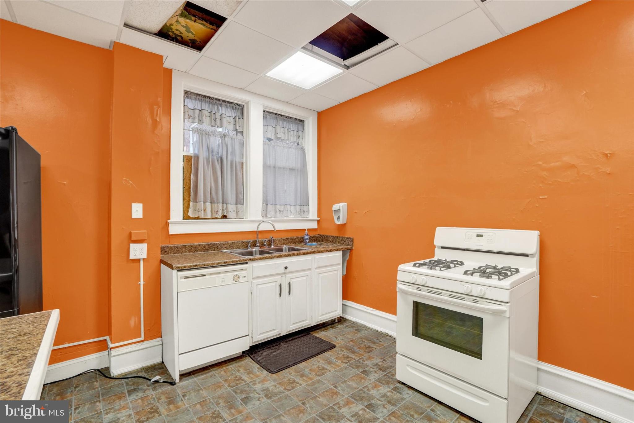 YORK CITY - Commercial Sale