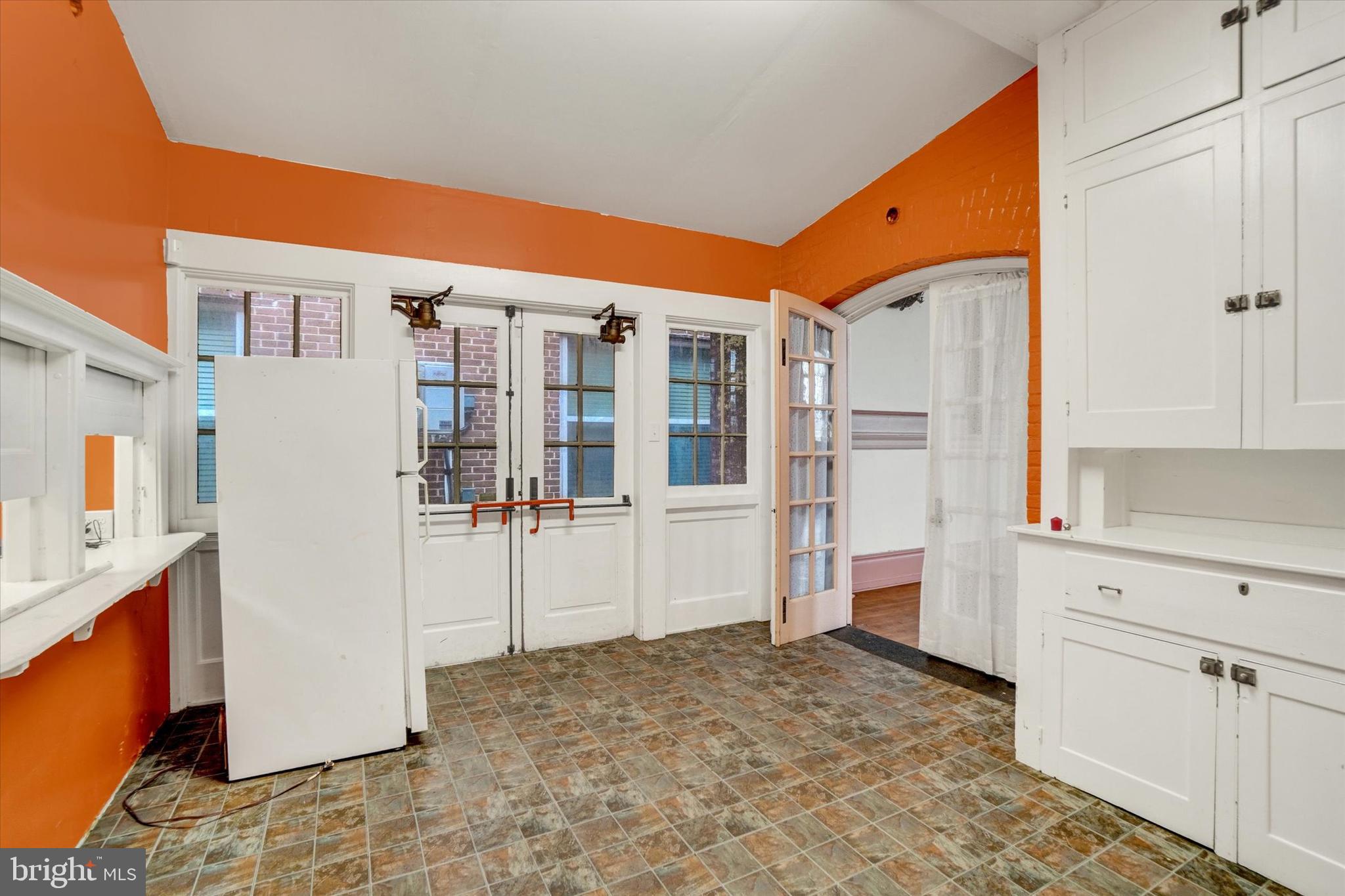 YORK CITY - Commercial Sale